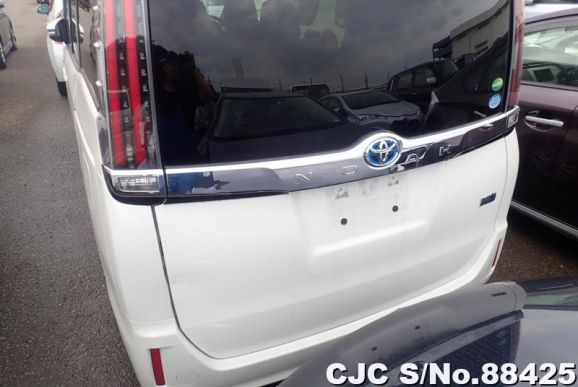 2017 Toyota Noah Hybrid Pearl for sale | Stock No. 88425